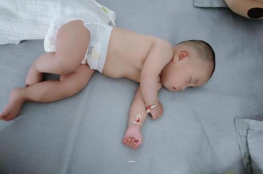 武汉几个月宝宝会抬头